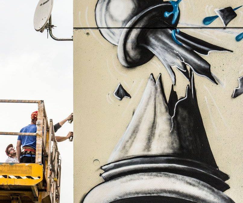 Mega fresque Le fou prend la tour – Collectif de la Maise