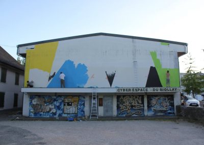 Graffiti Street art Préparation de la façade avec les membres du collectif de la Maise dans le quartier du Biollay en 2015 à Chambéry