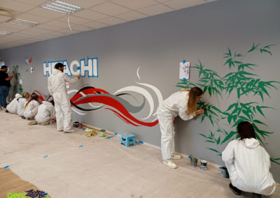 Fresque murale Team Builing pour la société HITACHI initiation artistique à Mouan Sartoux (06) Graffiti Street art 2022