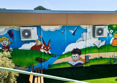 Fresque murale avec la participation de Insue et Bugs sur le mur de l'école de Saint Jean de Cannesà dans le Var (83) Graffiti Street art 2021