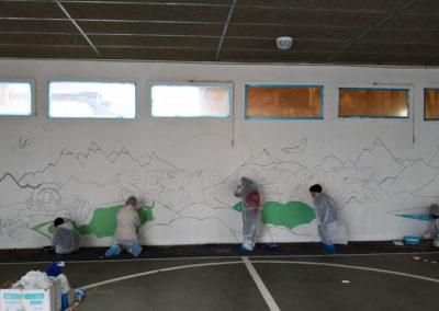 Fresque murale, initiation avec les élèves du CP au CM2 sous le préau de l'école à Saint Cergues en Haute-Savoie (74) Graffiti Street art 2019