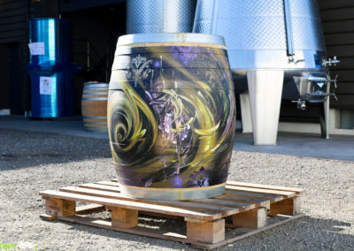 Customisation d'un tonneau de vin par Zert dans le domaine viticole Ravier à Myans en Savoie(73) Graffiti 2016