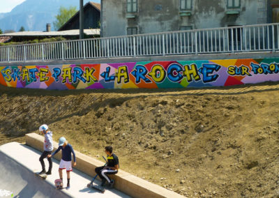 Fresque murale du Skatepark avec la participation des jeunes du centre de jeunesse de la Roche sur Foron (74) Graffiti Street art 2019