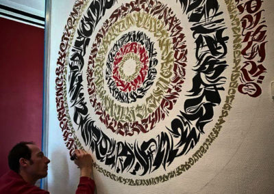 Zert en action ! Mandala calligraphique sur mur au marquer Graffiti street art